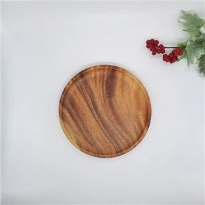 Hidangan kayu walnut menyajikan dulang